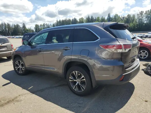 5TDJKRFH0GS261779 2016 TOYOTA HIGHLANDER - Image 2