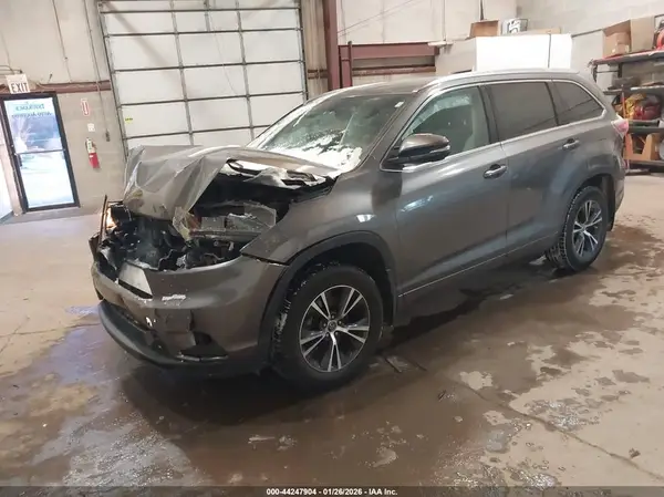 5TDJKRFH0GS282406 2016 TOYOTA HIGHLANDER - Image 2