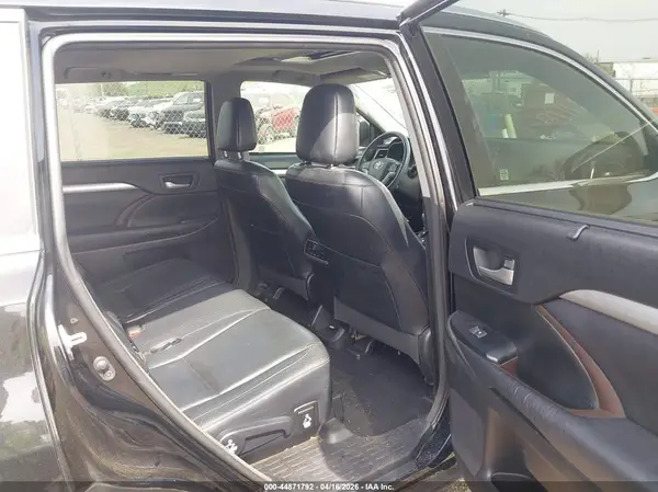 5TDJKRFH0GS288495 2016 TOYOTA HIGHLANDER - Image 8