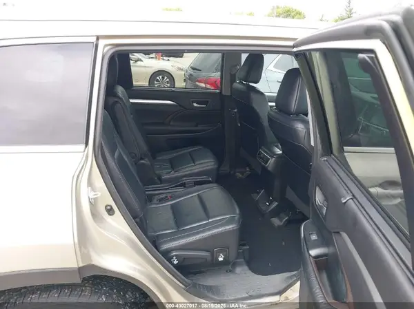 5TDJKRFH0GS292546 2016 TOYOTA HIGHLANDER - Image 8