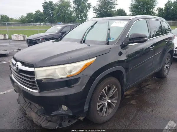 5TDJKRFH0GS292692 2016 TOYOTA HIGHLANDER - Image 2