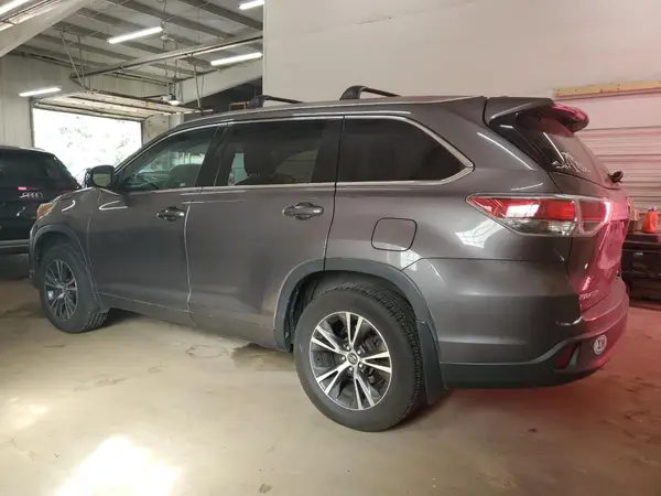 5TDJKRFH0GS295205 2016 TOYOTA HIGHLANDER - Image 2