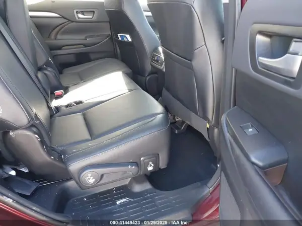 5TDJKRFH0GS300550 2016 TOYOTA HIGHLANDER - Image 8