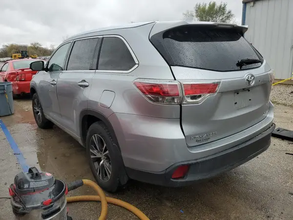 5TDJKRFH0GS300760 2016 TOYOTA HIGHLANDER - Image 2