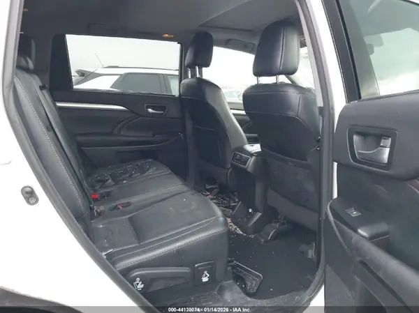5TDJKRFH0GS318370 2016 TOYOTA HIGHLANDER - Image 8