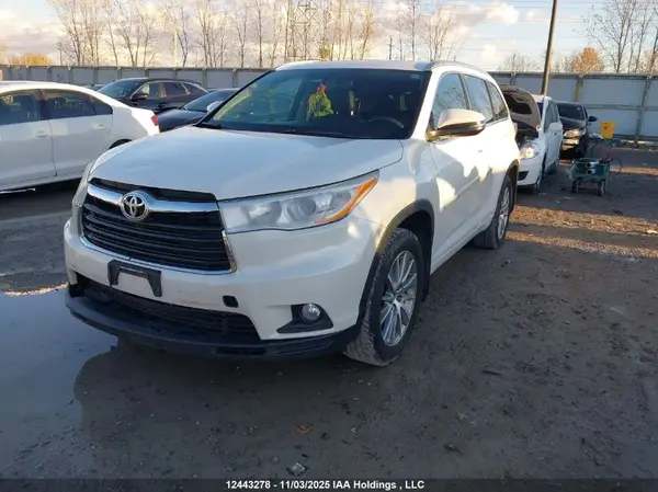 5TDJKRFH0GS318613 2016 TOYOTA HIGHLANDER - Image 2