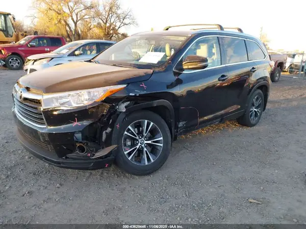 5TDJKRFH0GS324119 2016 TOYOTA HIGHLANDER - Image 2