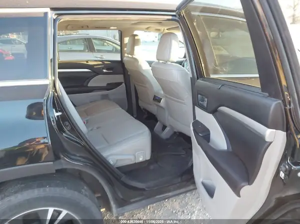 5TDJKRFH0GS324119 2016 TOYOTA HIGHLANDER - Image 8