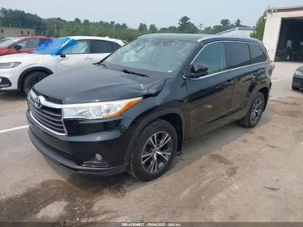 5TDJKRFH0GS324198 2016 TOYOTA HIGHLANDER - Image 2