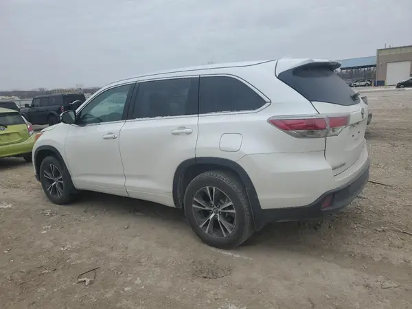 5TDJKRFH0GS327747 2016 TOYOTA HIGHLANDER - Image 2