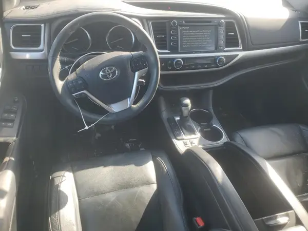 5TDJKRFH0GS327747 2016 TOYOTA HIGHLANDER - Image 8