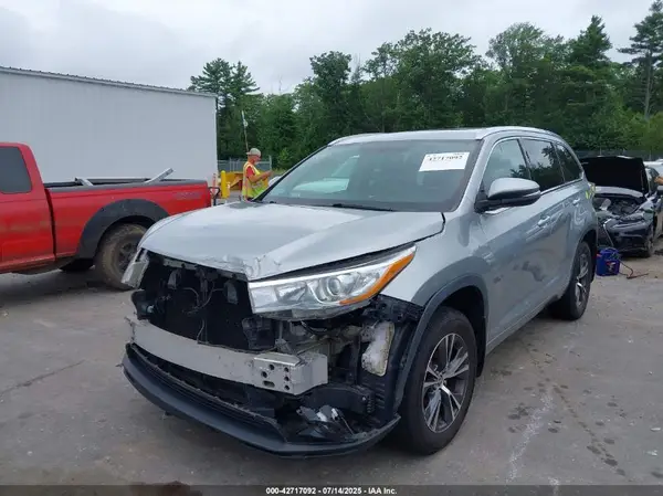 5TDJKRFH0GS328798 2016 TOYOTA HIGHLANDER - Image 2