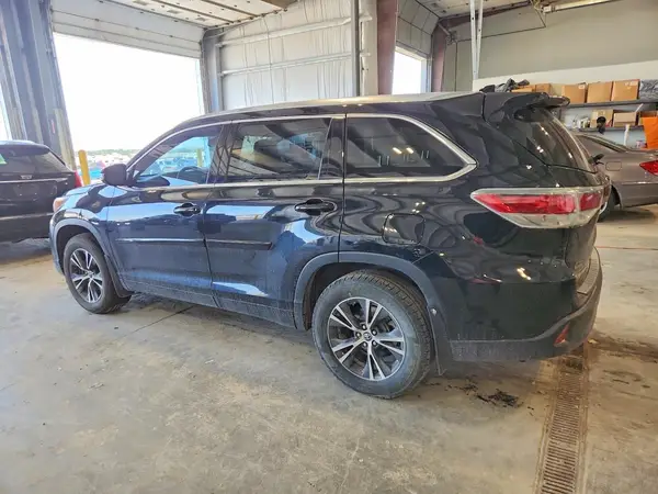 5TDJKRFH0GS341163 2016 TOYOTA HIGHLANDER - Image 2