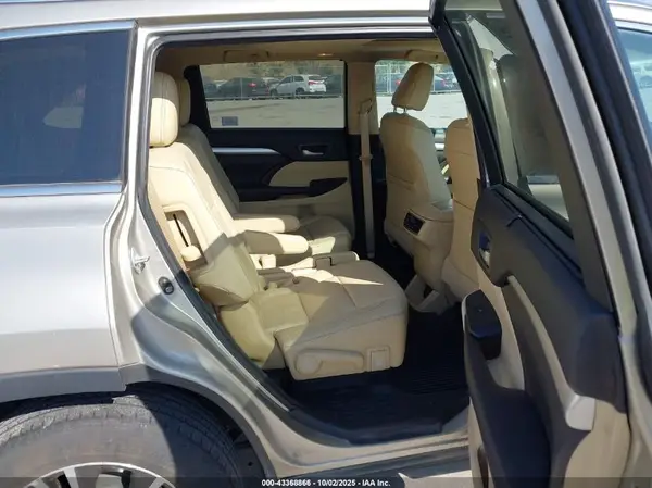 5TDJKRFH0GS344001 2016 TOYOTA HIGHLANDER - Image 8