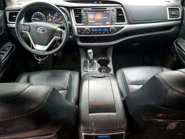 5TDJKRFH0GS346024 2016 TOYOTA HIGHLANDER - Image 8