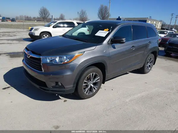 5TDJKRFH0GS501798 2016 TOYOTA HIGHLANDER - Image 2