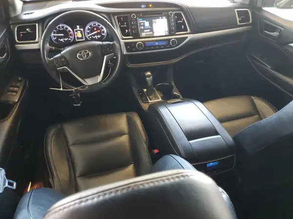 5TDJKRFH0GS502000 2016 TOYOTA HIGHLANDER - Image 8