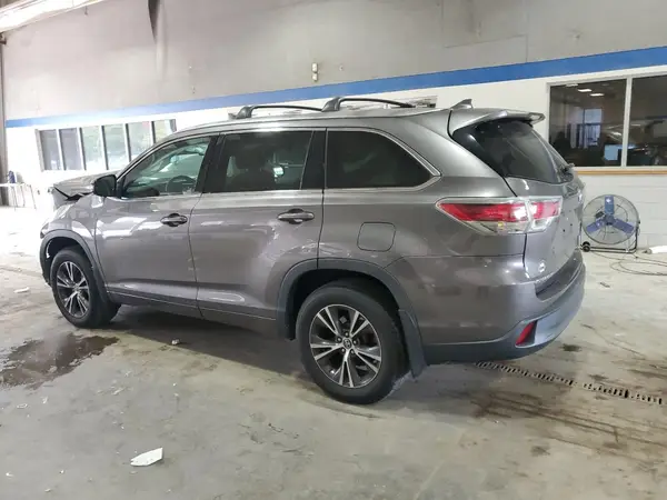 5TDJKRFH0GS506502 2016 TOYOTA HIGHLANDER - Image 2