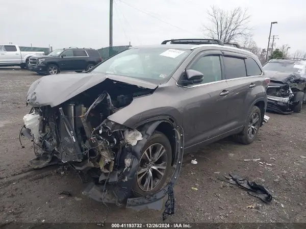 5TDJKRFH0GS506578 2016 TOYOTA HIGHLANDER - Image 2