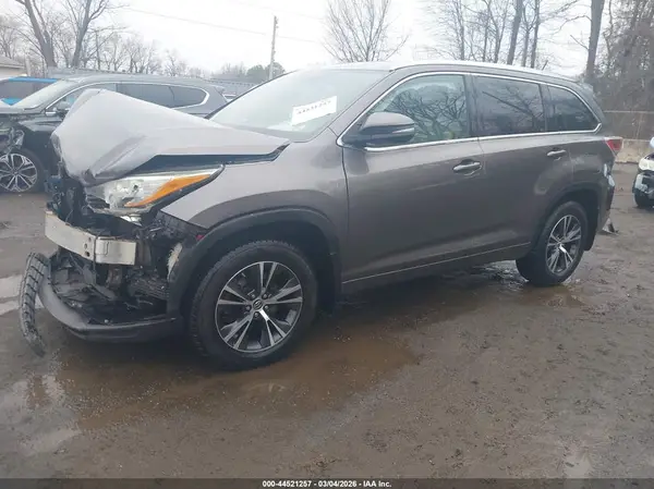 5TDJKRFH1GS233991 2016 TOYOTA HIGHLANDER - Image 2