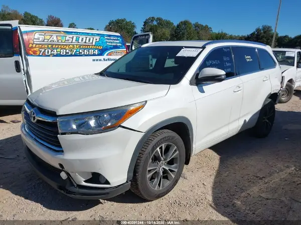 5TDJKRFH1GS237782 2016 TOYOTA HIGHLANDER - Image 2
