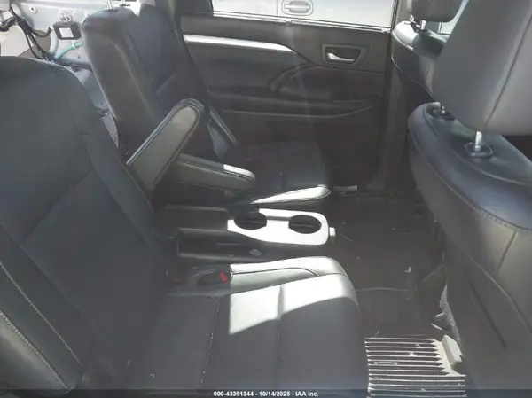 5TDJKRFH1GS237782 2016 TOYOTA HIGHLANDER - Image 8