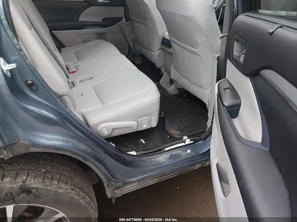 5TDJKRFH1GS255652 2016 TOYOTA HIGHLANDER - Image 8