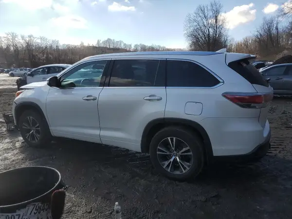 5TDJKRFH1GS267865 2016 TOYOTA HIGHLANDER - Image 2