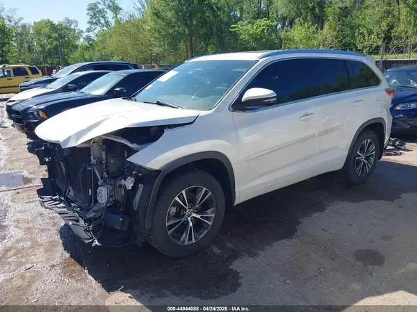 5TDJKRFH1GS276565 2016 TOYOTA HIGHLANDER - Image 2