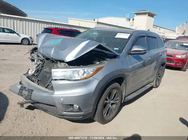 5TDJKRFH1GS285752 2016 TOYOTA HIGHLANDER - Image 2