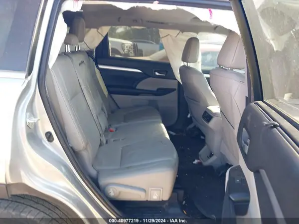 5TDJKRFH1GS285752 2016 TOYOTA HIGHLANDER - Image 8