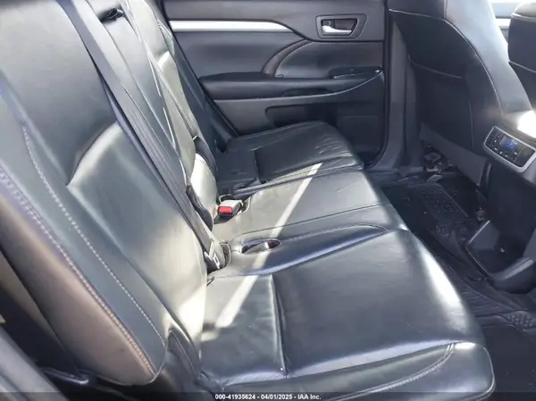 5TDJKRFH1GS287596 2016 TOYOTA HIGHLANDER - Image 8