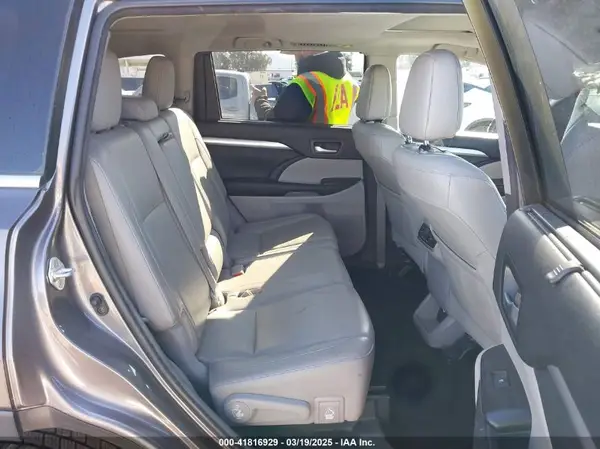 5TDJKRFH1GS289476 2016 TOYOTA HIGHLANDER - Image 8
