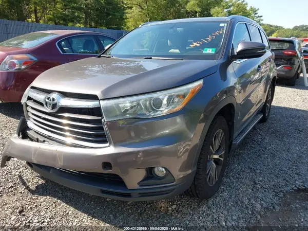 5TDJKRFH1GS301433 2016 TOYOTA HIGHLANDER - Image 2