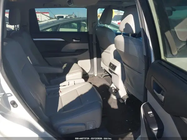 5TDJKRFH1GS308706 2016 TOYOTA HIGHLANDER - Image 8