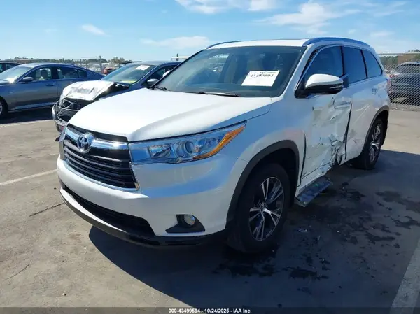 5TDJKRFH1GS309693 2016 TOYOTA HIGHLANDER - Image 2