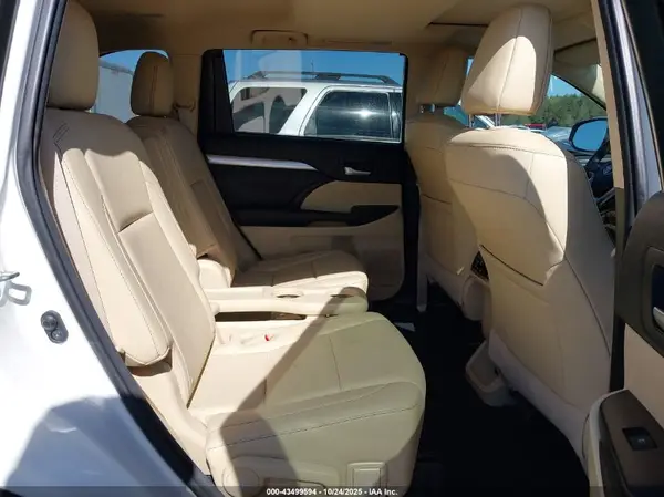 5TDJKRFH1GS309693 2016 TOYOTA HIGHLANDER - Image 8