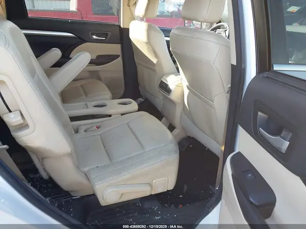 5TDJKRFH1GS313842 2016 TOYOTA HIGHLANDER - Image 8