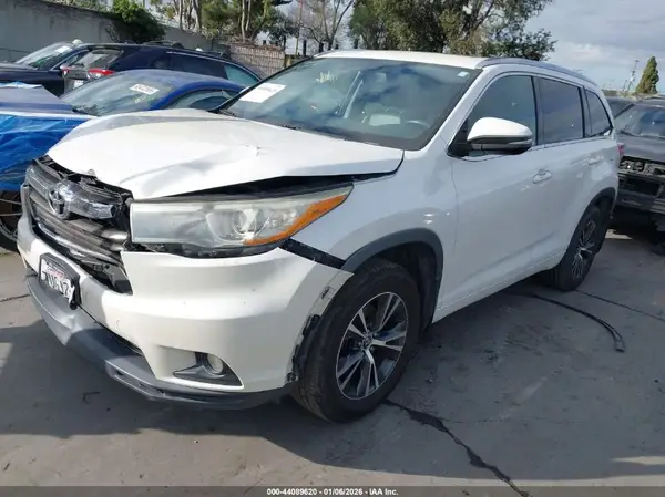 5TDJKRFH1GS315087 2016 TOYOTA HIGHLANDER - Image 2