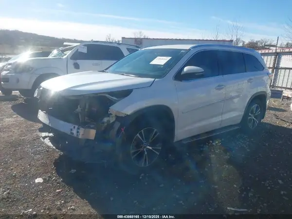 5TDJKRFH1GS317888 2016 TOYOTA HIGHLANDER - Image 2