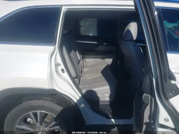 5TDJKRFH1GS317888 2016 TOYOTA HIGHLANDER - Image 8