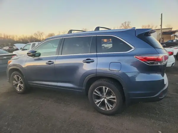5TDJKRFH1GS318054 2016 TOYOTA HIGHLANDER - Image 2