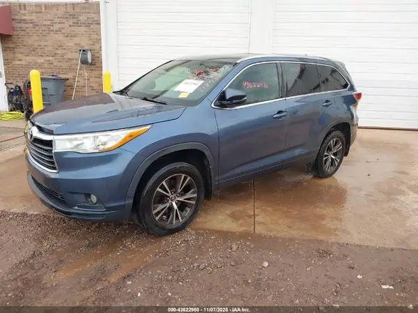 5TDJKRFH1GS318958 2016 TOYOTA HIGHLANDER - Image 2
