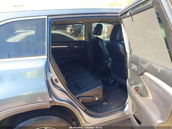 5TDJKRFH1GS318958 2016 TOYOTA HIGHLANDER - Image 8