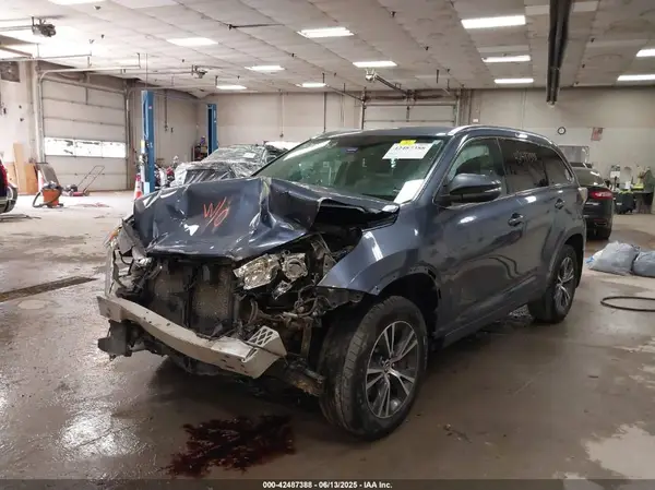 5TDJKRFH1GS321388 2016 TOYOTA HIGHLANDER - Image 2