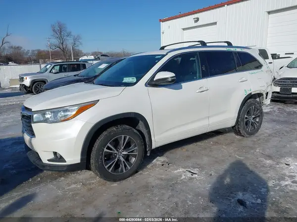 5TDJKRFH1GS332231 2016 TOYOTA HIGHLANDER - Image 2