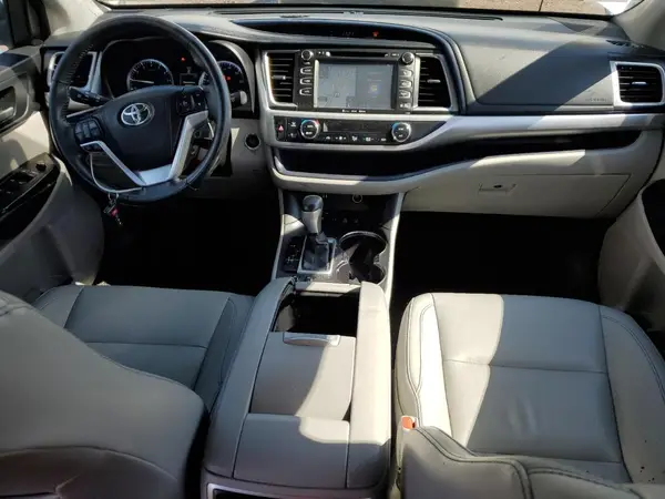 5TDJKRFH1GS335646 2016 TOYOTA HIGHLANDER - Image 8