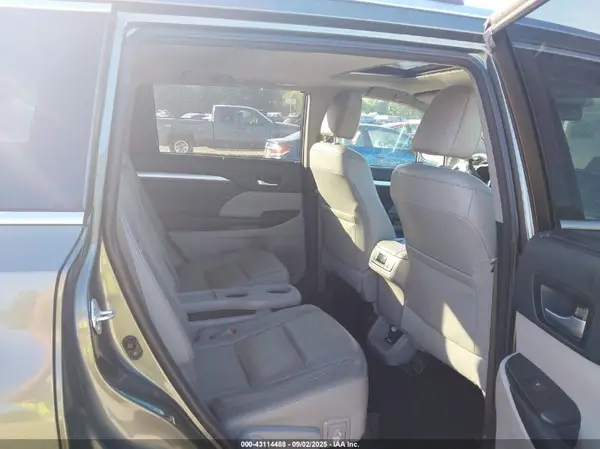 5TDJKRFH1GS346291 2016 TOYOTA HIGHLANDER - Image 8