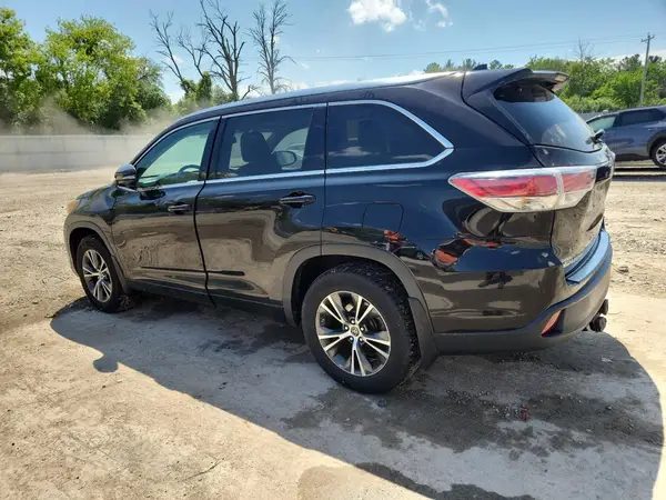 5TDJKRFH1GS502796 2016 TOYOTA HIGHLANDER - Image 2