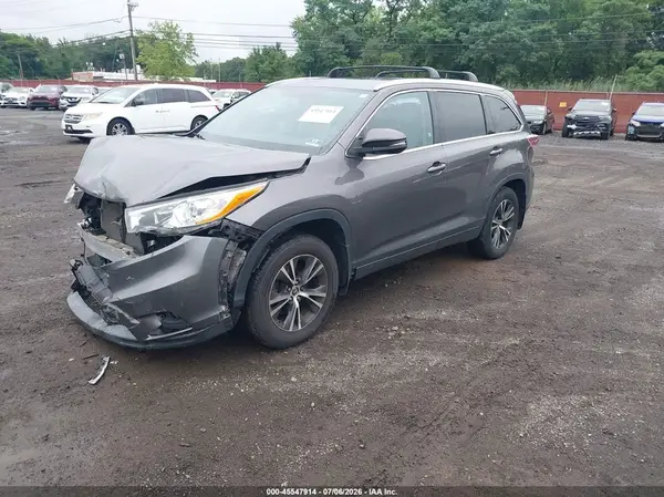 5TDJKRFH2GS226015 2016 TOYOTA HIGHLANDER - Image 2